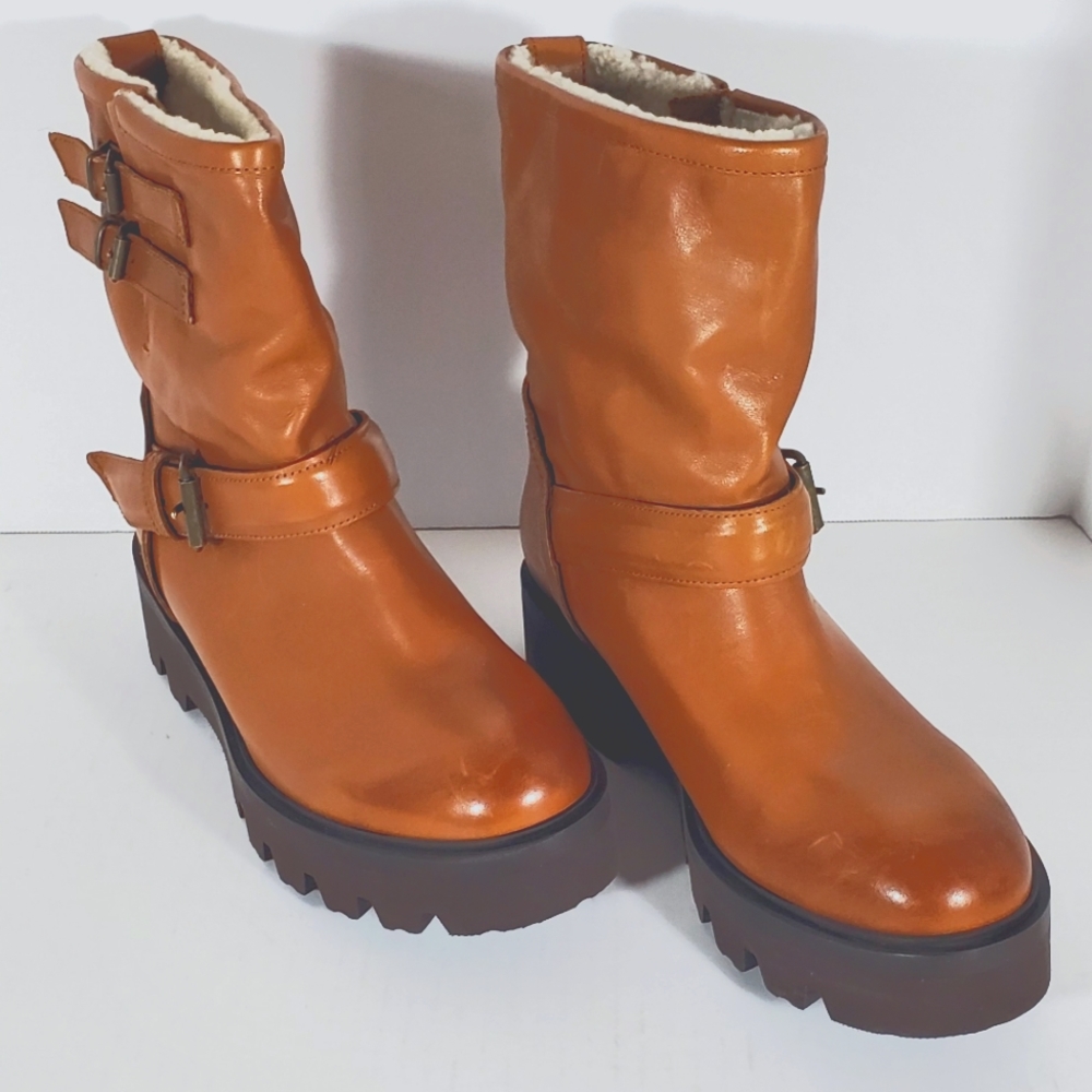 Lucky cognac leather boot